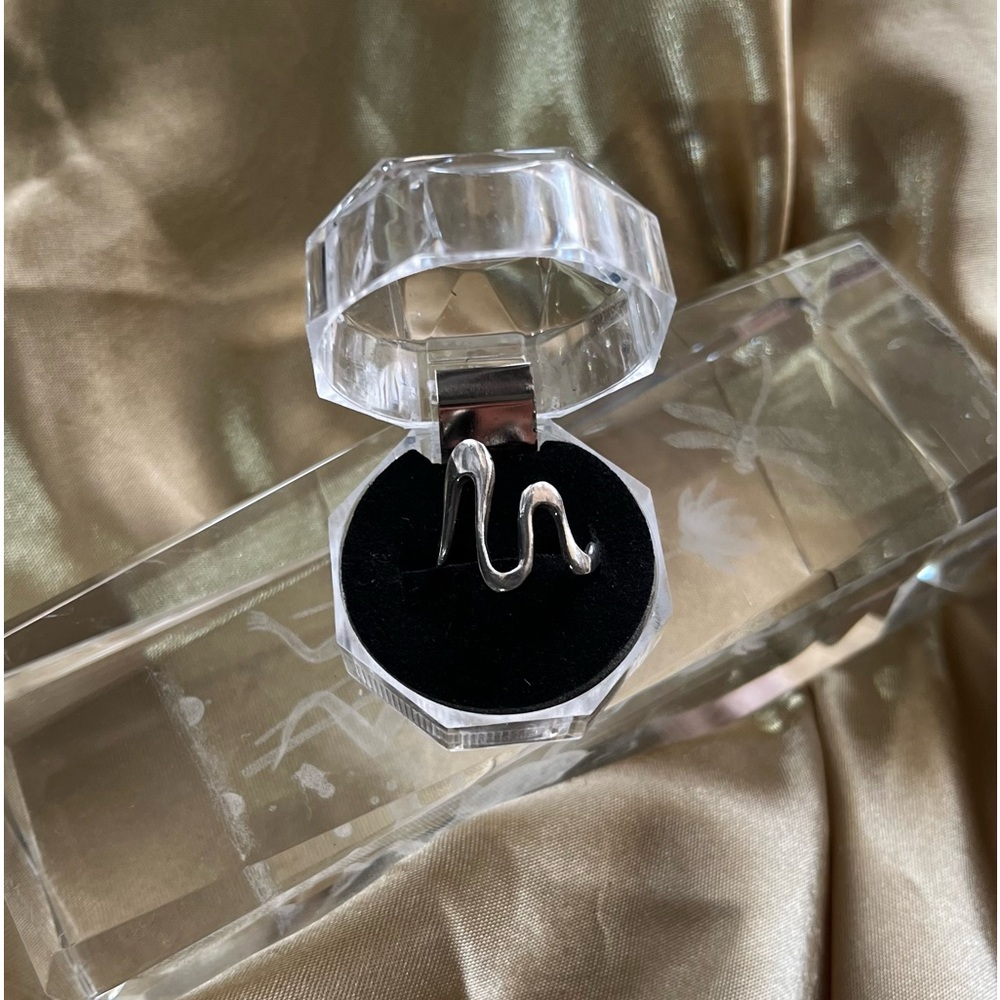 Squirly Designed Sterling Silver Ring - image 1